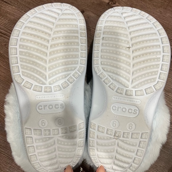Fuzzy Crocs - Picture 6 of 7